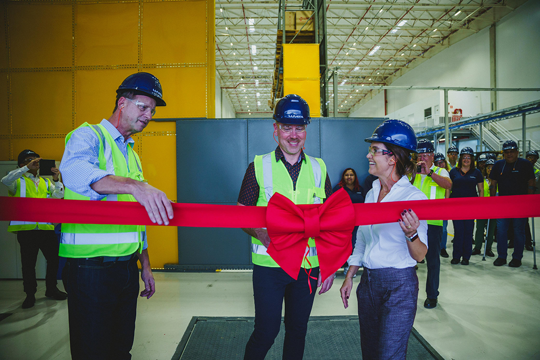 Luvata Oy employees cutting the ribbon in Luvata Sao Paulo new factory